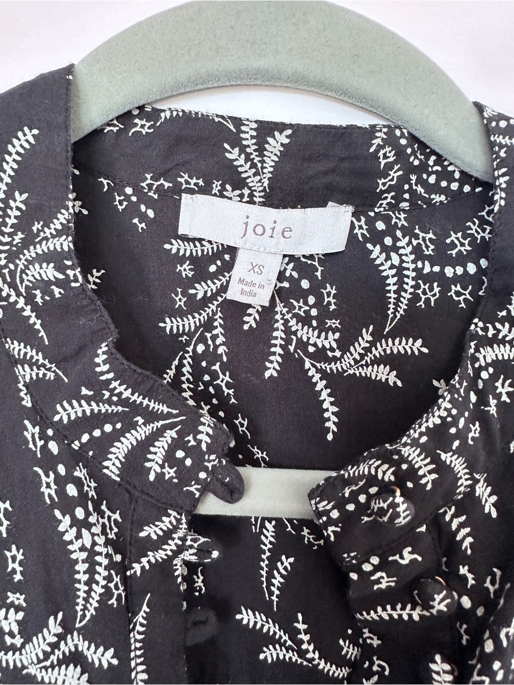 Joie Maleah Cotton Blend Black White Floral Vine Print V-Neck Pleated Blouse XS - Picture 2 of 15